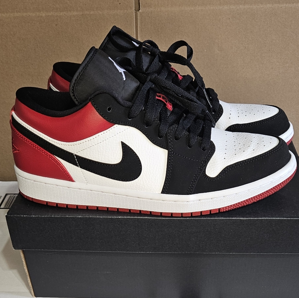 Air Jordan 1 Low Black Toe